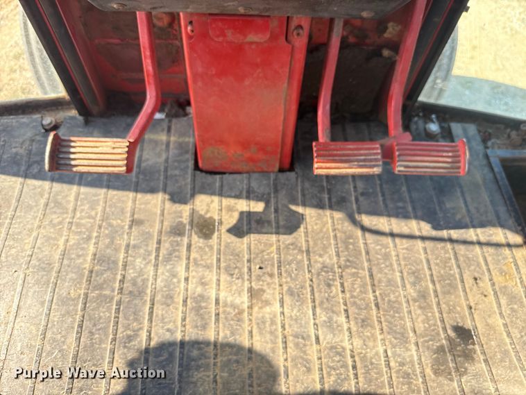 image for item FH6591 1979 International Harvester F1086 tractor