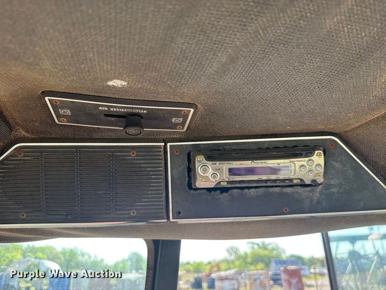 image for item FH6591 1979 International Harvester F1086 tractor