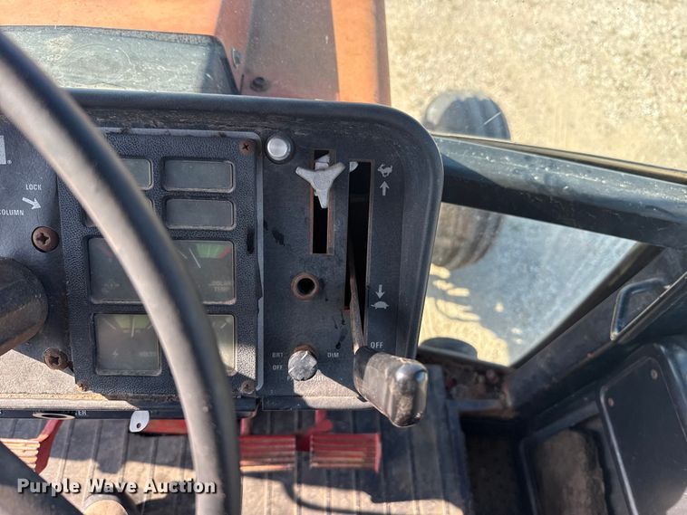 image for item FH6591 1979 International Harvester F1086 tractor