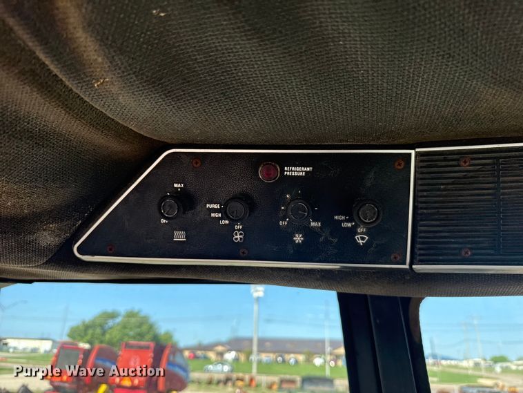 image for item FH6591 1979 International Harvester F1086 tractor