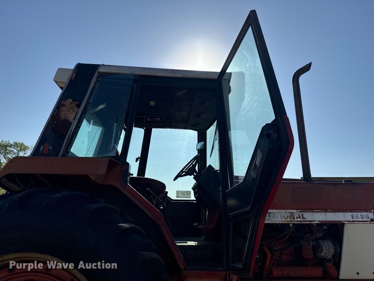 image for item FH6591 1979 International Harvester F1086 tractor