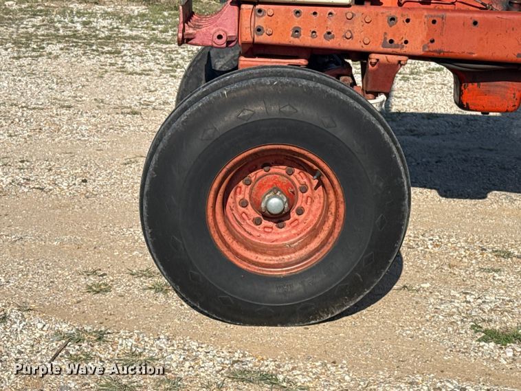 image for item FH6591 1979 International Harvester F1086 tractor