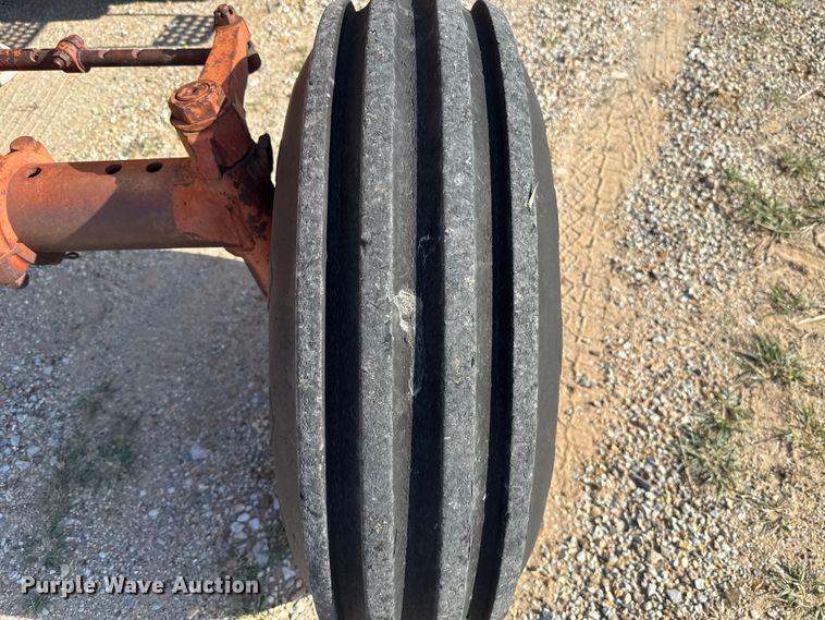 image for item FH6591 1979 International Harvester F1086 tractor