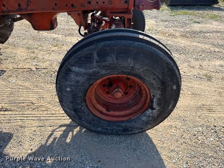 image for item FH6591 1979 International Harvester F1086 tractor