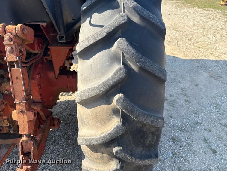 image for item FH6591 1979 International Harvester F1086 tractor