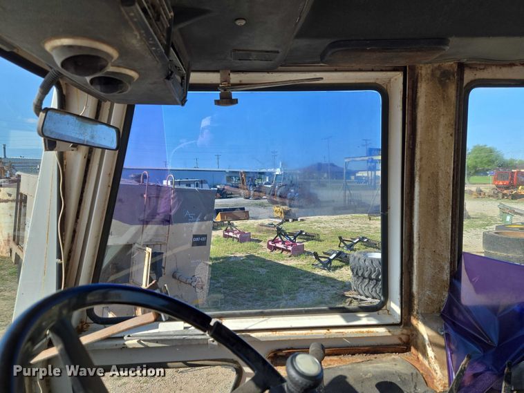 image for item FH6592 Case 2290 tractor