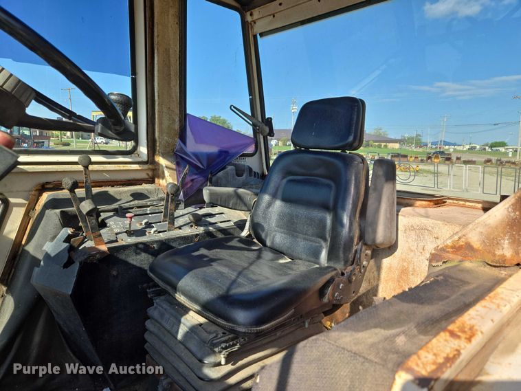 image for item FH6592 Case 2290 tractor