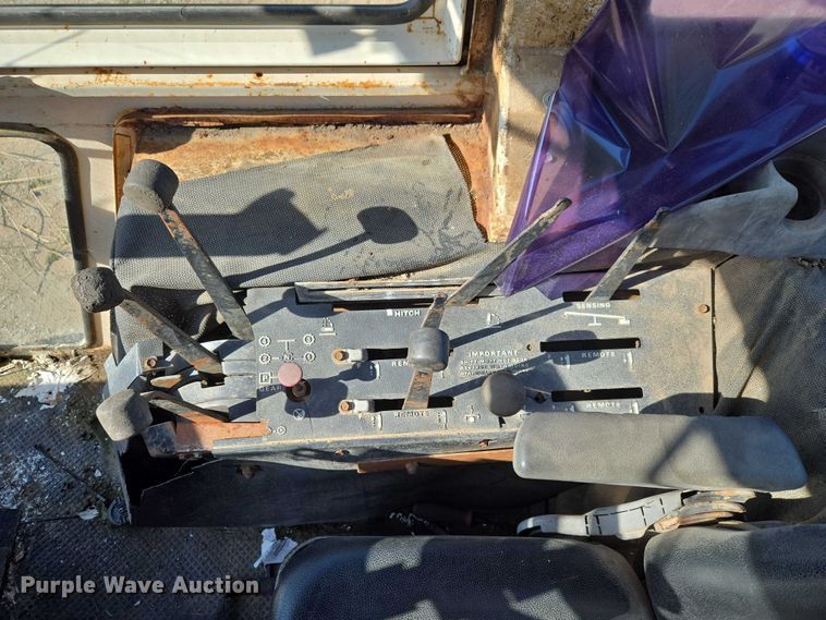 image for item FH6592 Case 2290 tractor