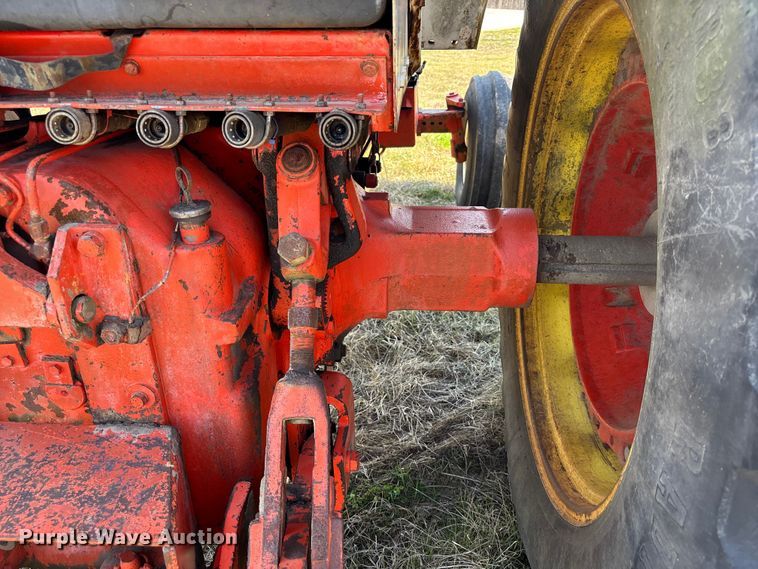 image for item FH7003 1977 Case 1370 tractor