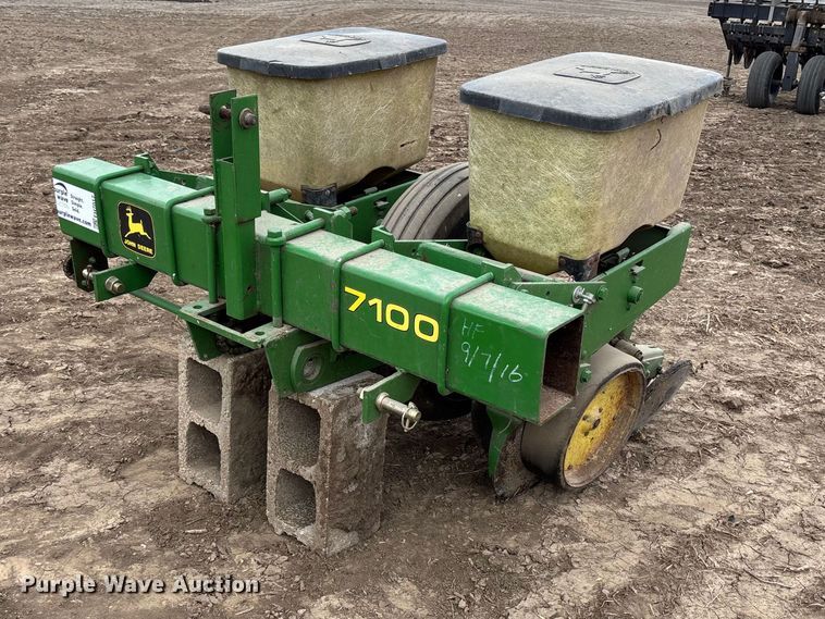 image for item FH7017 John Deere 7100 planter