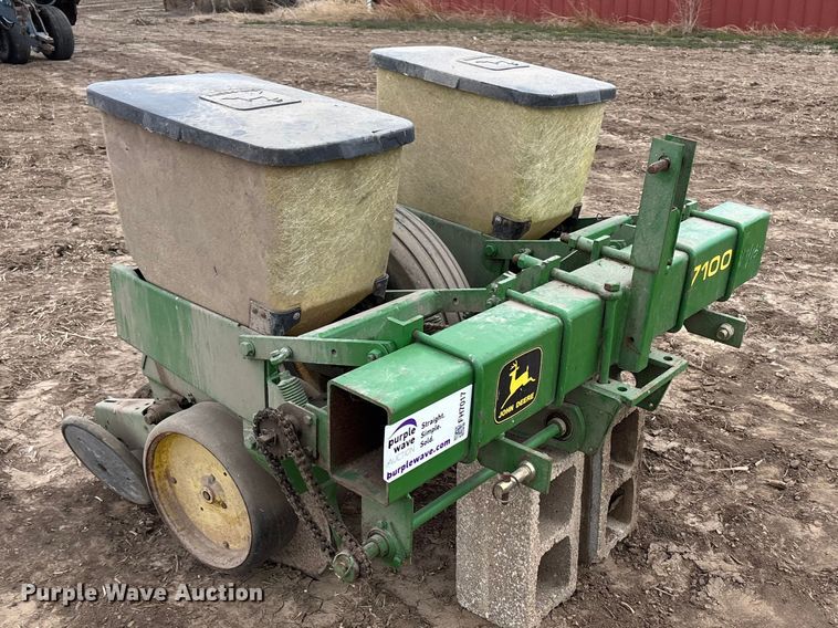 image for item FH7017 John Deere 7100 planter