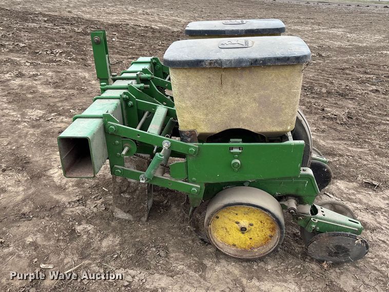 image for item FH7017 John Deere 7100 planter