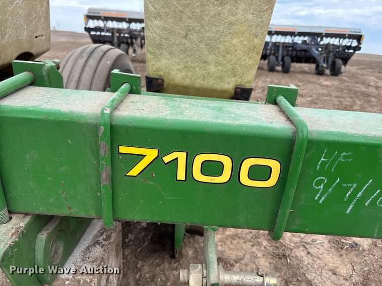 image for item FH7017 John Deere 7100 planter
