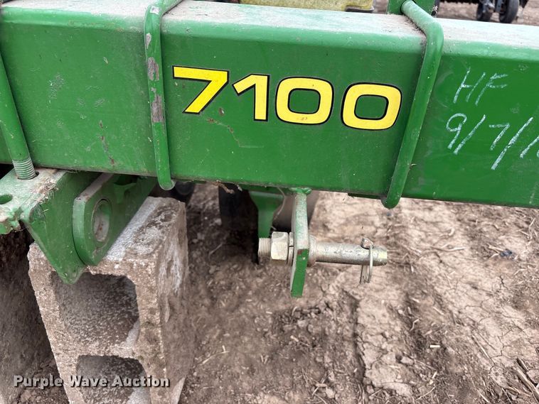 image for item FH7017 John Deere 7100 planter