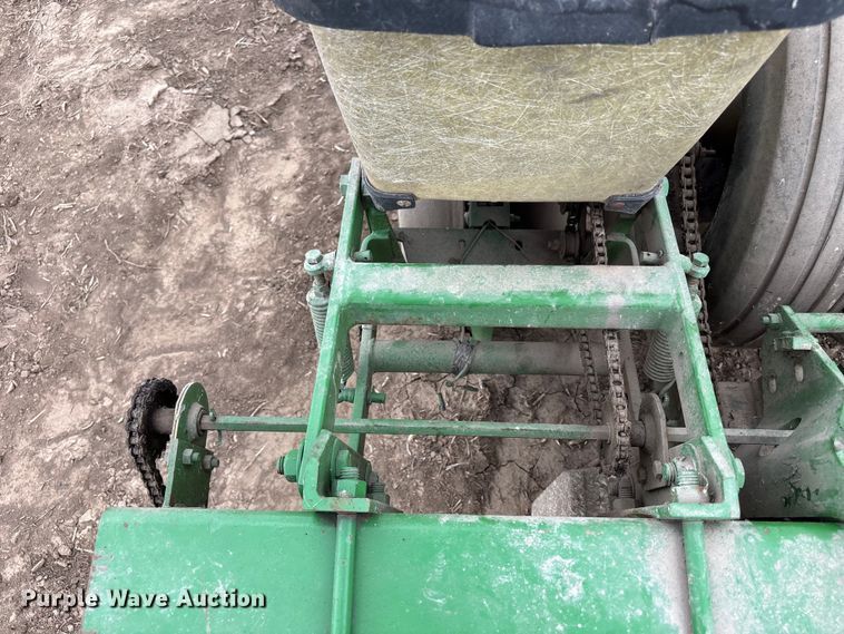 image for item FH7017 John Deere 7100 planter