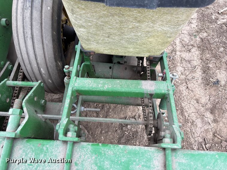 image for item FH7017 John Deere 7100 planter