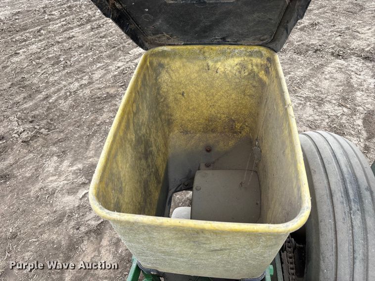 image for item FH7017 John Deere 7100 planter