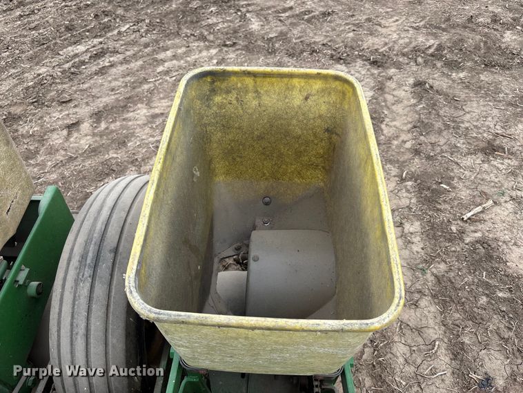 image for item FH7017 John Deere 7100 planter