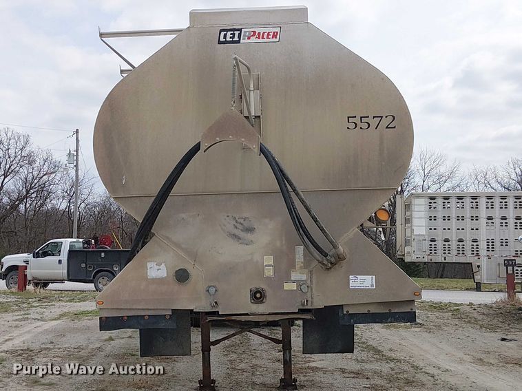 image for item FH7028 2018 CEI Pacer AT35LW feed delivery trailer