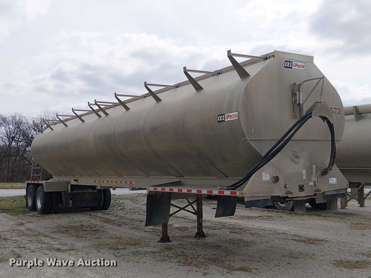 image for item FH7028 2018 CEI Pacer AT35LW feed delivery trailer