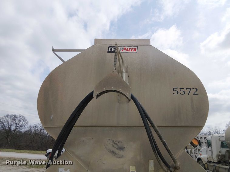 image for item FH7028 2018 CEI Pacer AT35LW feed delivery trailer