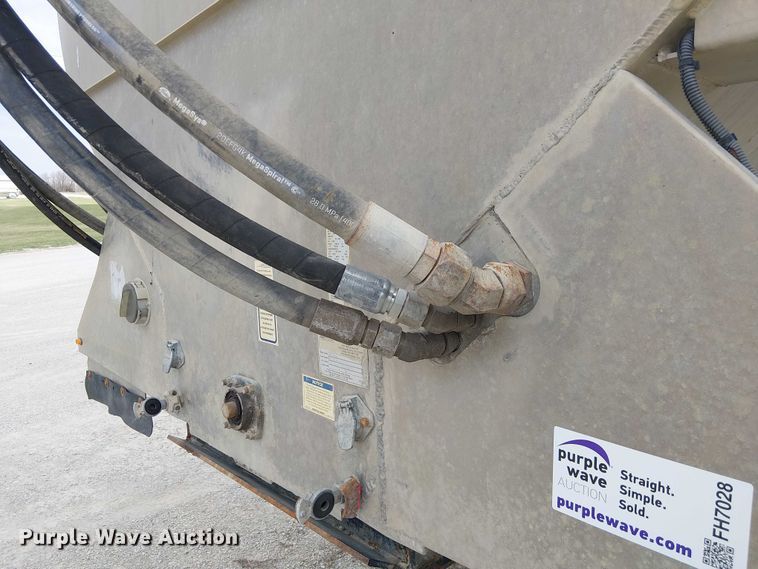 image for item FH7028 2018 CEI Pacer AT35LW feed delivery trailer