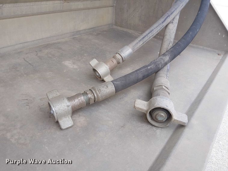 image for item FH7028 2018 CEI Pacer AT35LW feed delivery trailer