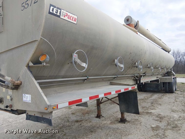 image for item FH7028 2018 CEI Pacer AT35LW feed delivery trailer