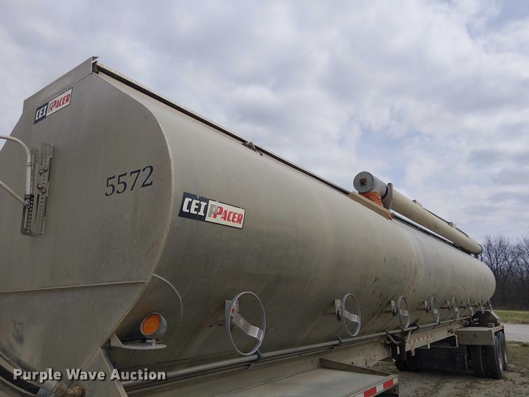 image for item FH7028 2018 CEI Pacer AT35LW feed delivery trailer