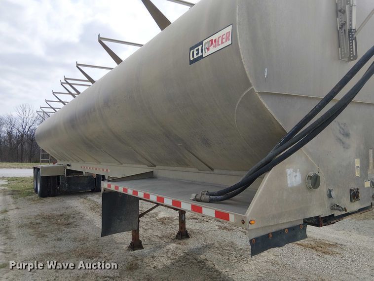 image for item FH7028 2018 CEI Pacer AT35LW feed delivery trailer