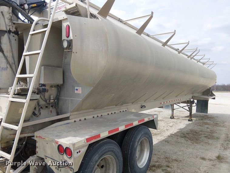 image for item FH7028 2018 CEI Pacer AT35LW feed delivery trailer