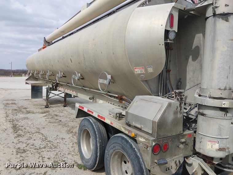 image for item FH7028 2018 CEI Pacer AT35LW feed delivery trailer