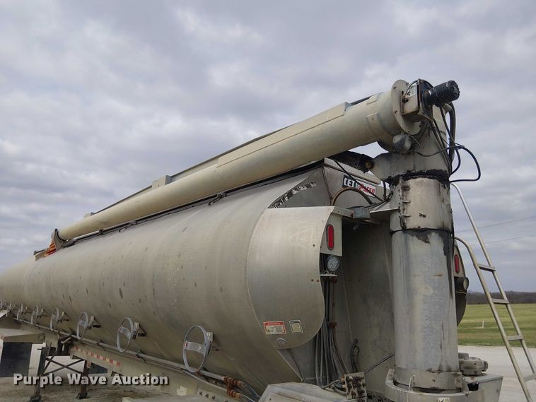 image for item FH7028 2018 CEI Pacer AT35LW feed delivery trailer