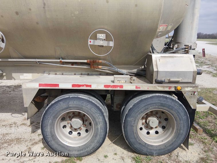 image for item FH7028 2018 CEI Pacer AT35LW feed delivery trailer