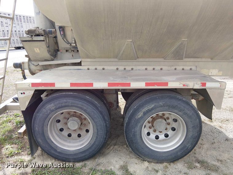 image for item FH7028 2018 CEI Pacer AT35LW feed delivery trailer