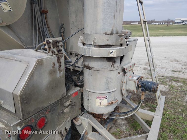 image for item FH7028 2018 CEI Pacer AT35LW feed delivery trailer