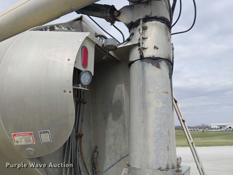 image for item FH7028 2018 CEI Pacer AT35LW feed delivery trailer