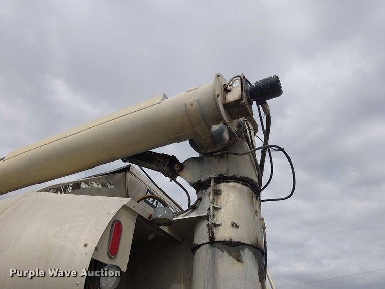 image for item FH7028 2018 CEI Pacer AT35LW feed delivery trailer