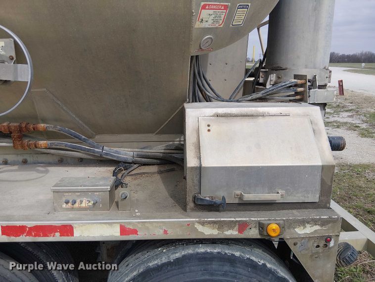 image for item FH7028 2018 CEI Pacer AT35LW feed delivery trailer