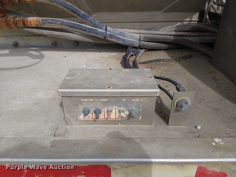 image for item FH7028 2018 CEI Pacer AT35LW feed delivery trailer