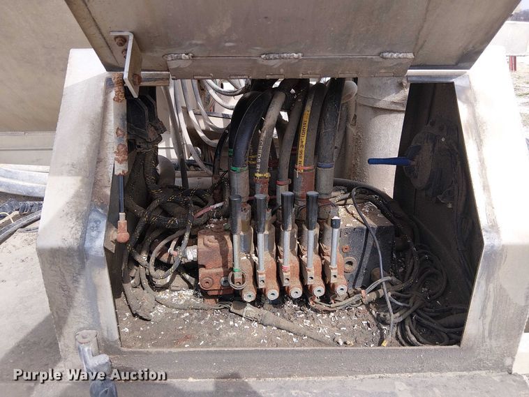 image for item FH7028 2018 CEI Pacer AT35LW feed delivery trailer