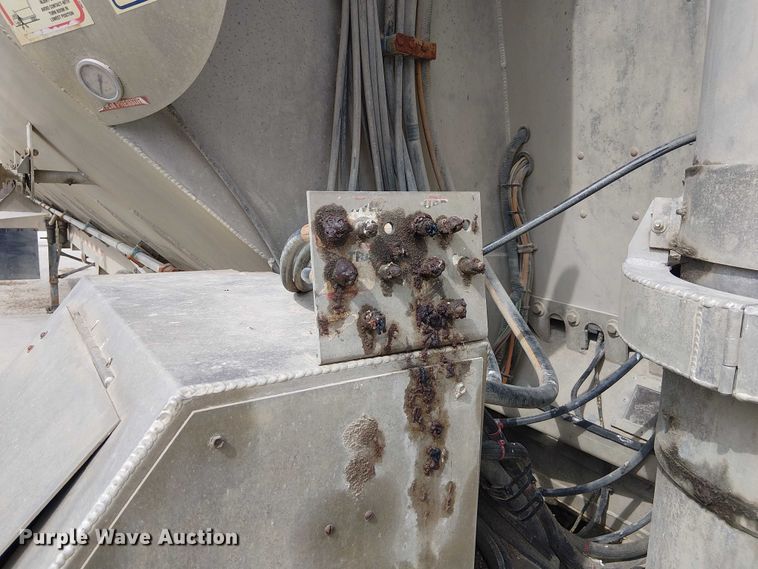 image for item FH7028 2018 CEI Pacer AT35LW feed delivery trailer