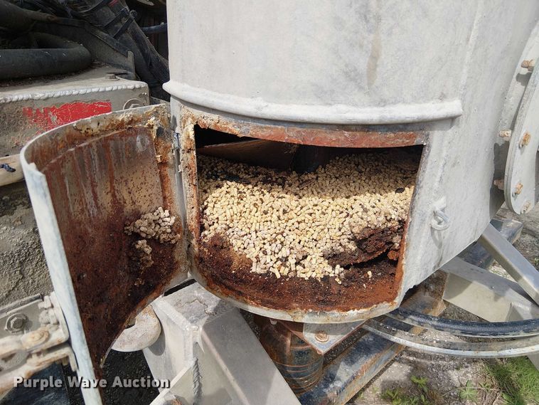 image for item FH7028 2018 CEI Pacer AT35LW feed delivery trailer