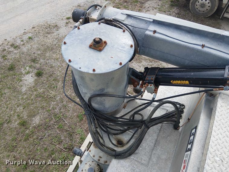 image for item FH7028 2018 CEI Pacer AT35LW feed delivery trailer