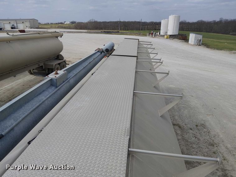 image for item FH7028 2018 CEI Pacer AT35LW feed delivery trailer