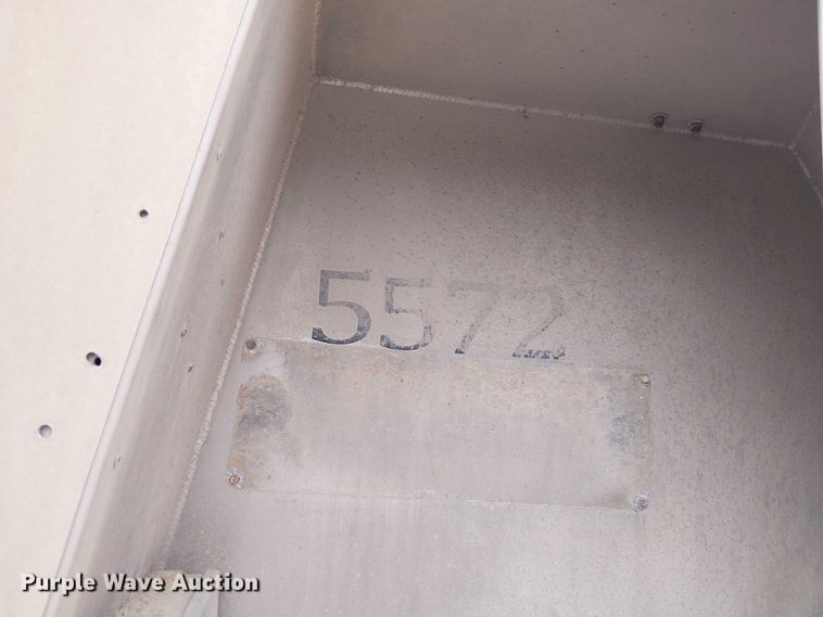 image for item FH7028 2018 CEI Pacer AT35LW feed delivery trailer