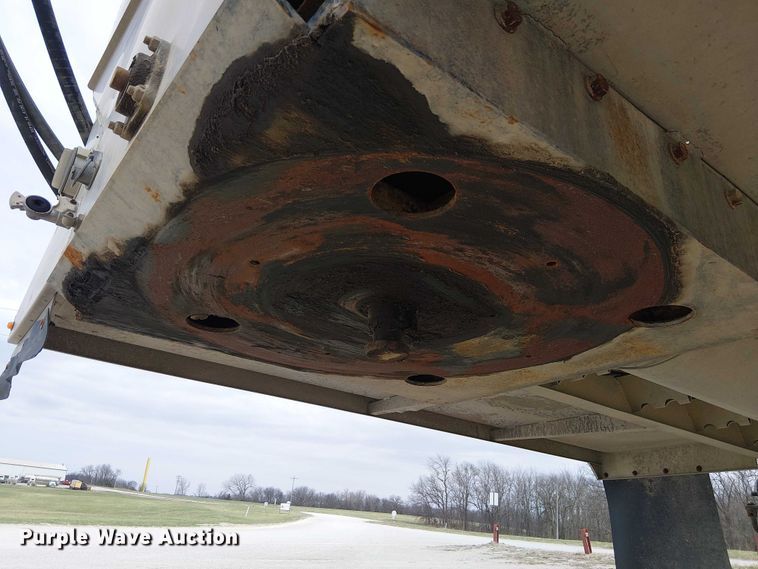 image for item FH7028 2018 CEI Pacer AT35LW feed delivery trailer