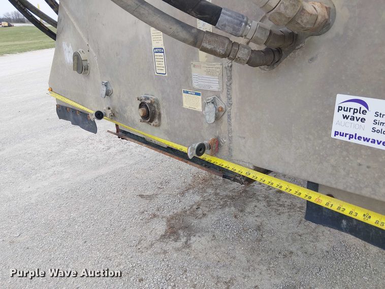 image for item FH7028 2018 CEI Pacer AT35LW feed delivery trailer