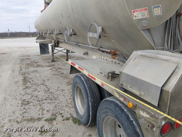 image for item FH7028 2018 CEI Pacer AT35LW feed delivery trailer