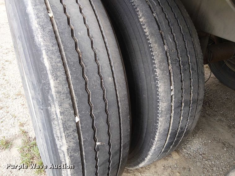 image for item FH7028 2018 CEI Pacer AT35LW feed delivery trailer